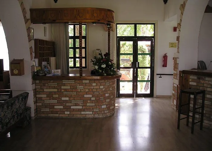 מלון Lysithea 2*