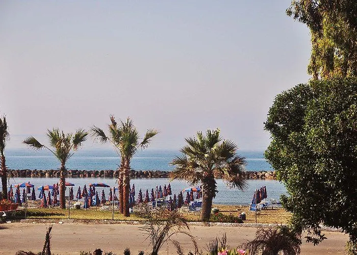 Lysithea מלון לרנקה