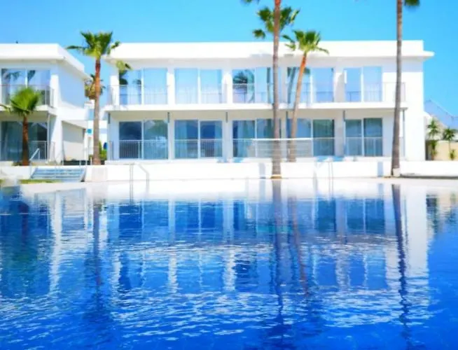 מלון Lysithea 2*